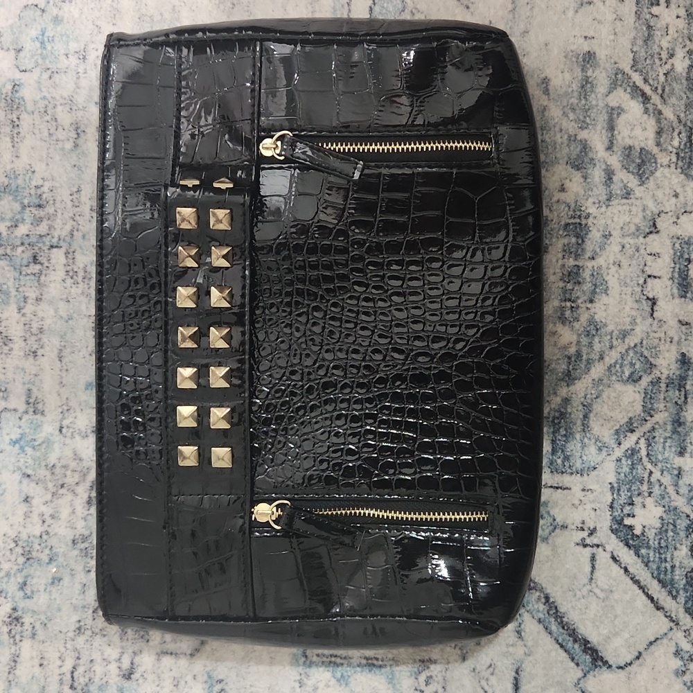 Black clutch